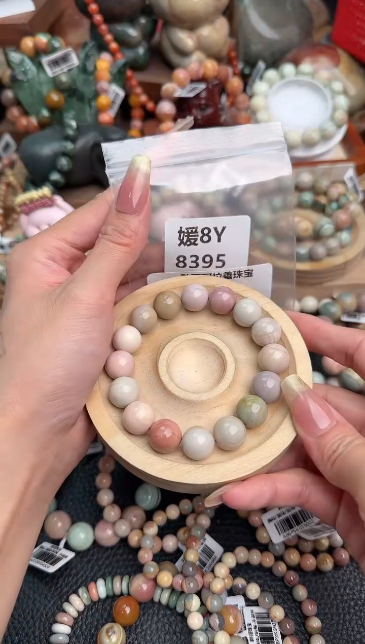 【闪购商品】石英质玉未镶嵌手链8Y8395