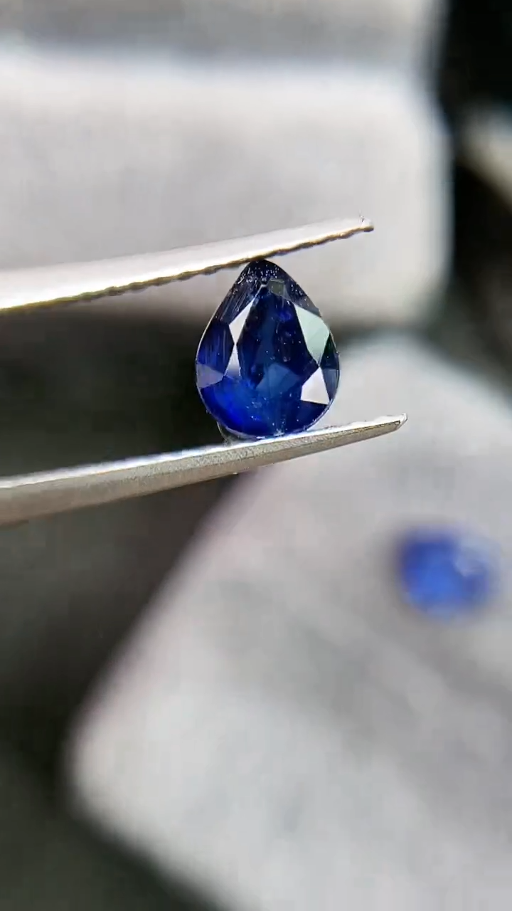 【闪购商品】定制蓝宝石定制未镶嵌0.785克拉皇家蓝玻璃体