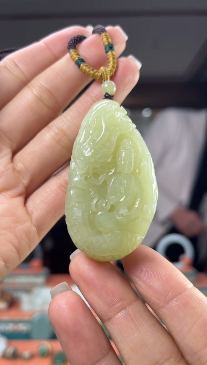 颈饰未镶嵌和田玉佩佩