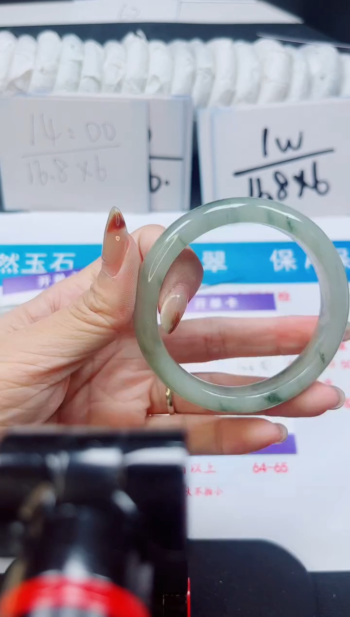 【闪购商品】石英质玉未镶嵌手镯404