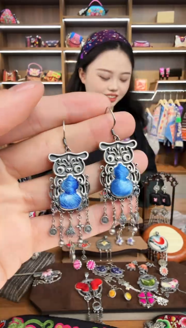 【闪购商品】织绣223蒙阿苏苗绣传承