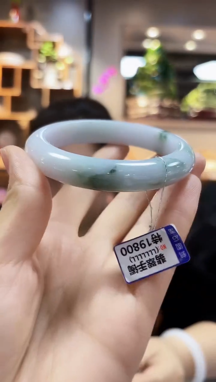 【闪购商品】翡翠颈饰未镶嵌61手镯