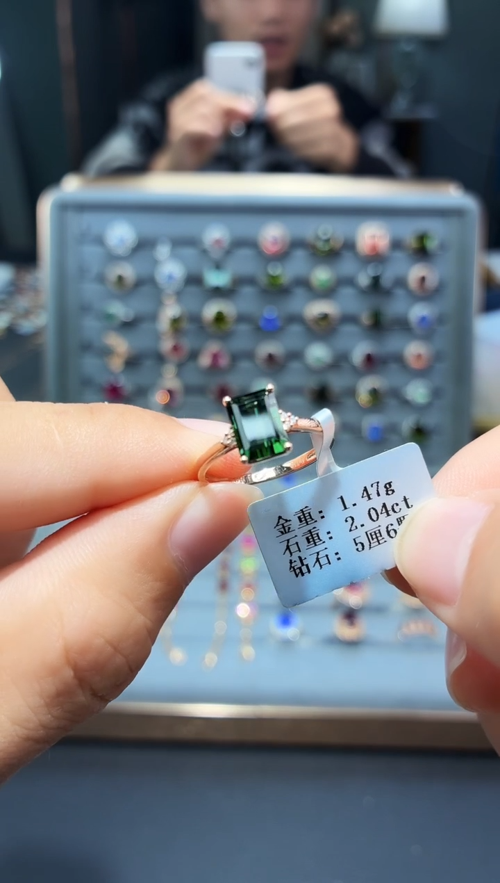 18K金镶嵌戒指碧玺2.04.