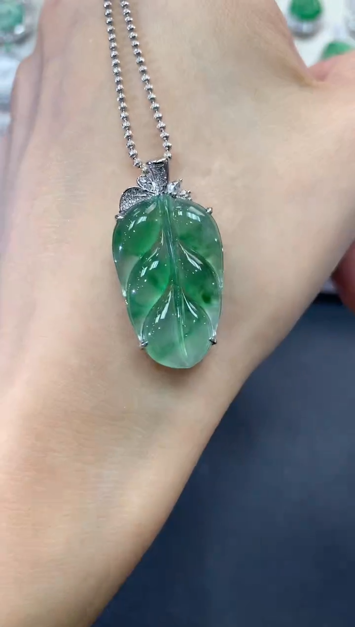 【闪购商品】翡翠吊坠(不含链)18K金镶嵌q17       