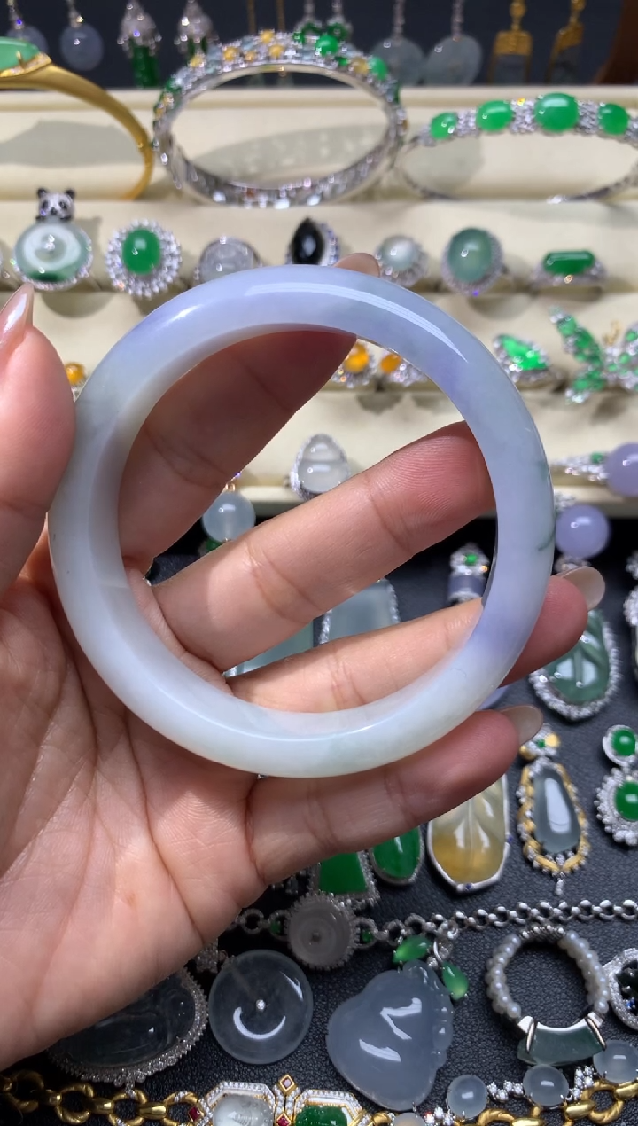 【闪购商品】翡翠颈饰未镶嵌手镯