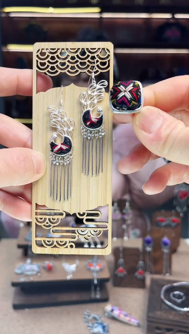 【闪购商品】织绣1677黔东南苗族刺绣