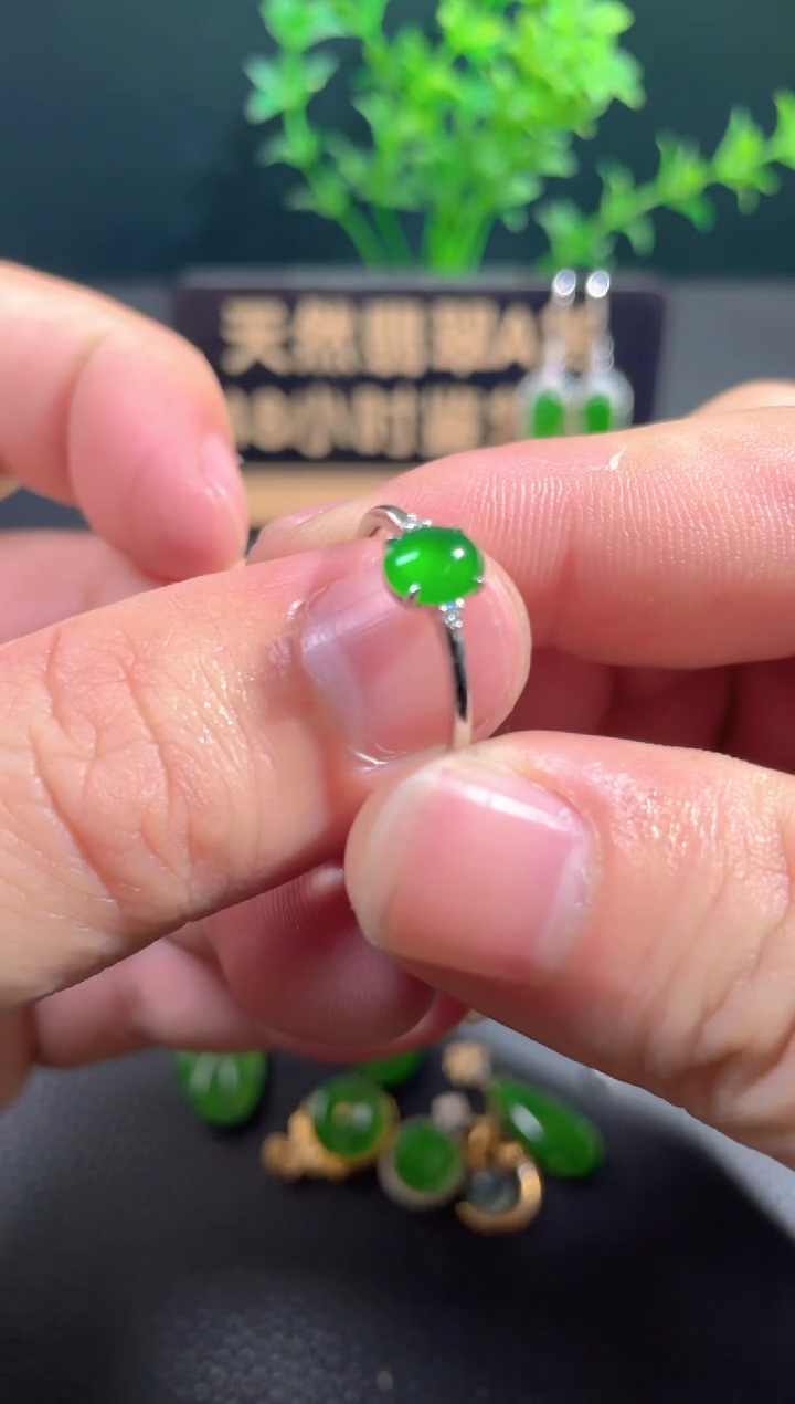 【闪购商品】翡翠颈饰18K金镶嵌戒指13号