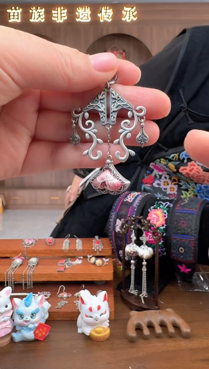 【闪购商品】织绣扶光苗绣传承123