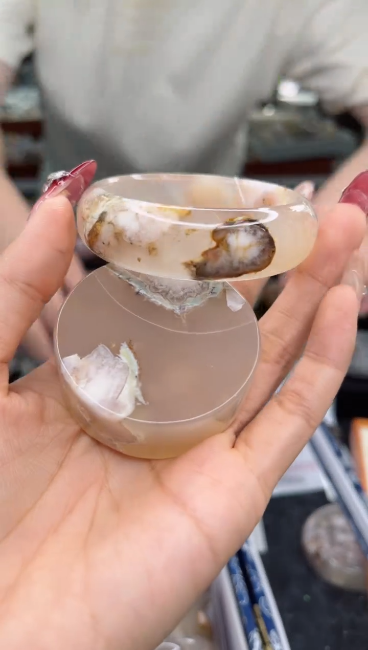 【闪购商品】石英质玉手镯未镶嵌53圈口（赠品镯心）1572040