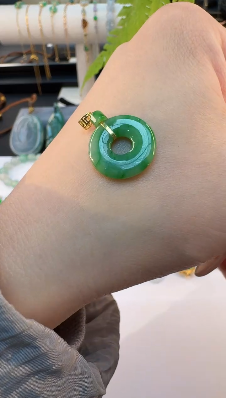【闪购商品】翡翠颈饰18K金镶嵌缅甸翡翠A货吊坠