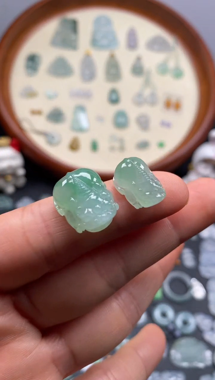 颈饰未镶嵌翡翠果緑貔貅1对/芬