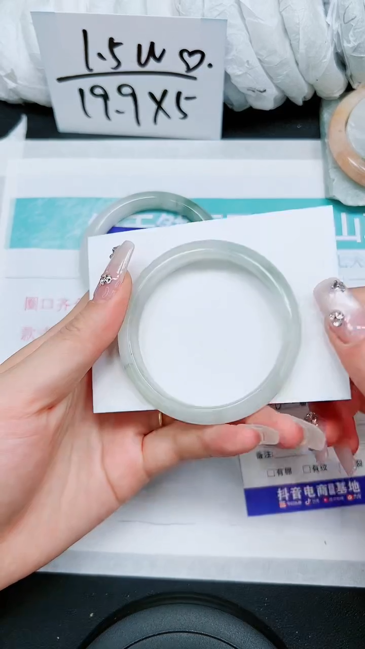 【闪购商品】石英质玉手镯未镶嵌S149-52/53