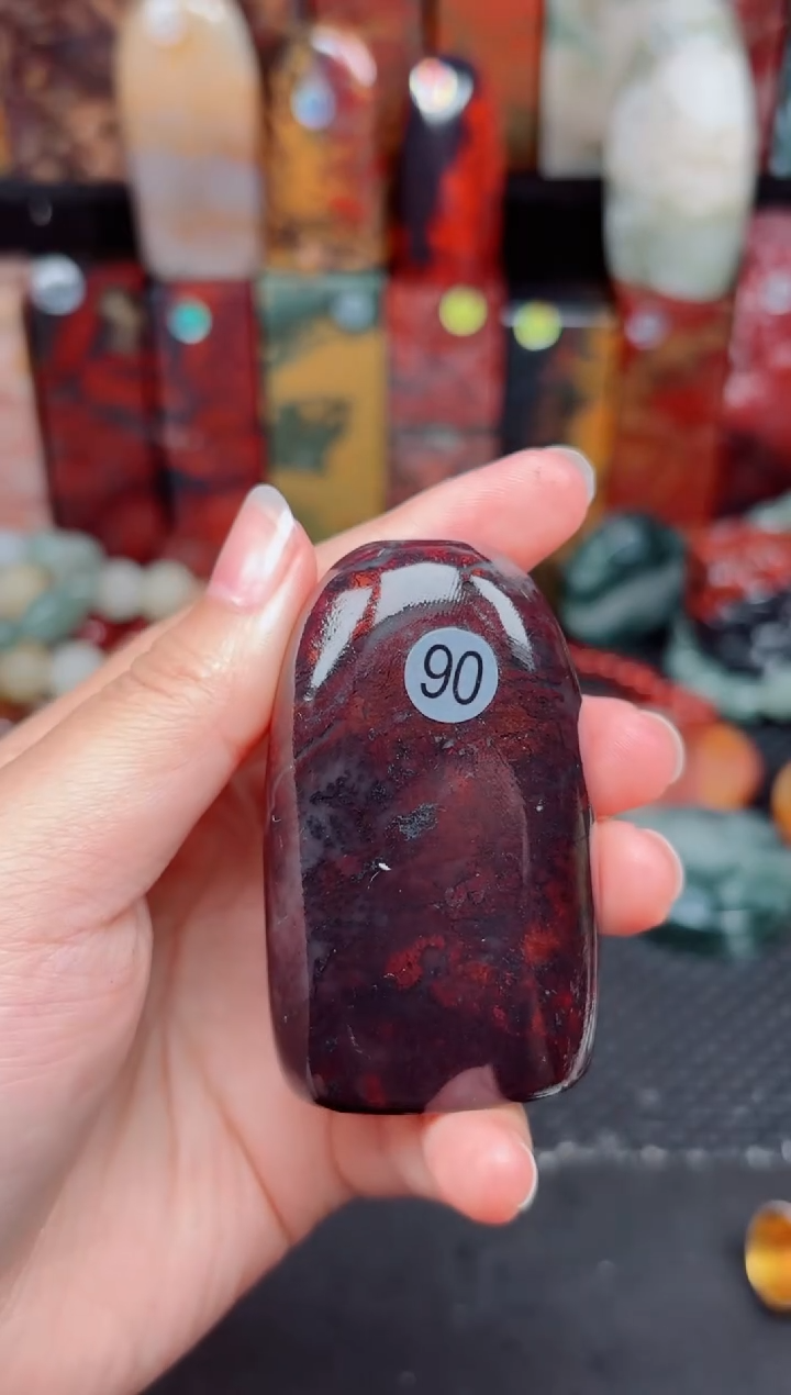 玉桂林鸡血玉印章摆件90