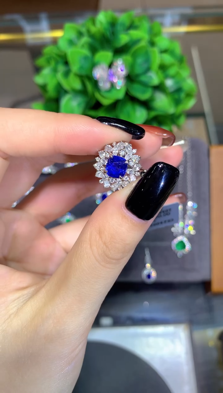 戒指蓝宝石18K金镶嵌1.61CT