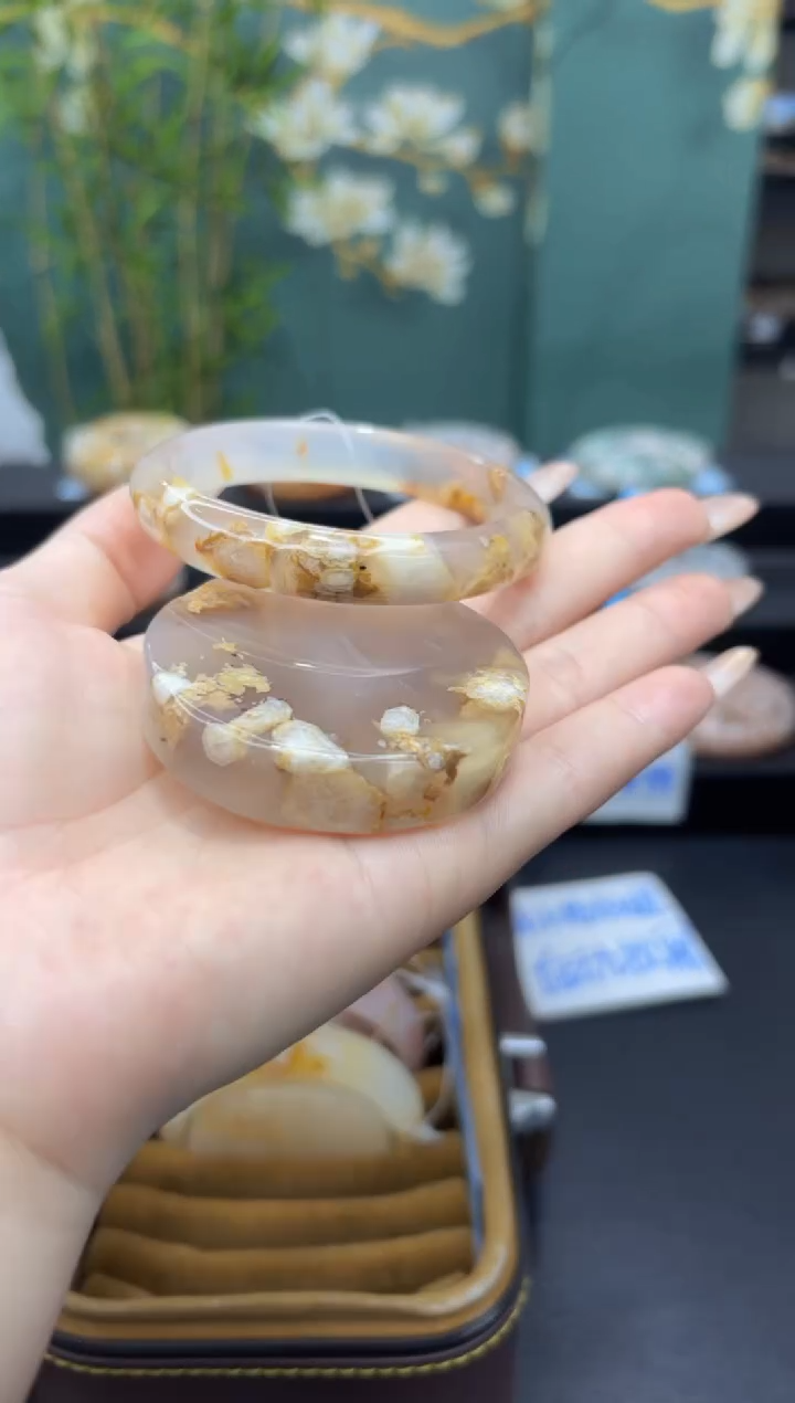 【闪购商品】石英质玉未镶嵌手镯C103(57圈赠送镯心)