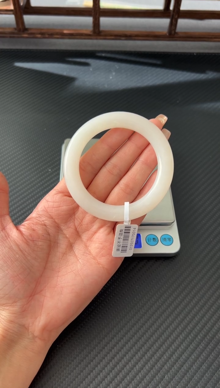 未镶嵌手镯和田玉黑山微色差56Jm