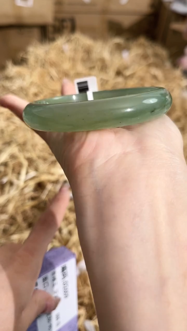 未镶嵌手镯石英质玉D2659