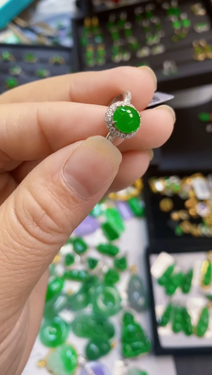 【闪购商品】翡翠颈饰18K金镶嵌戒指