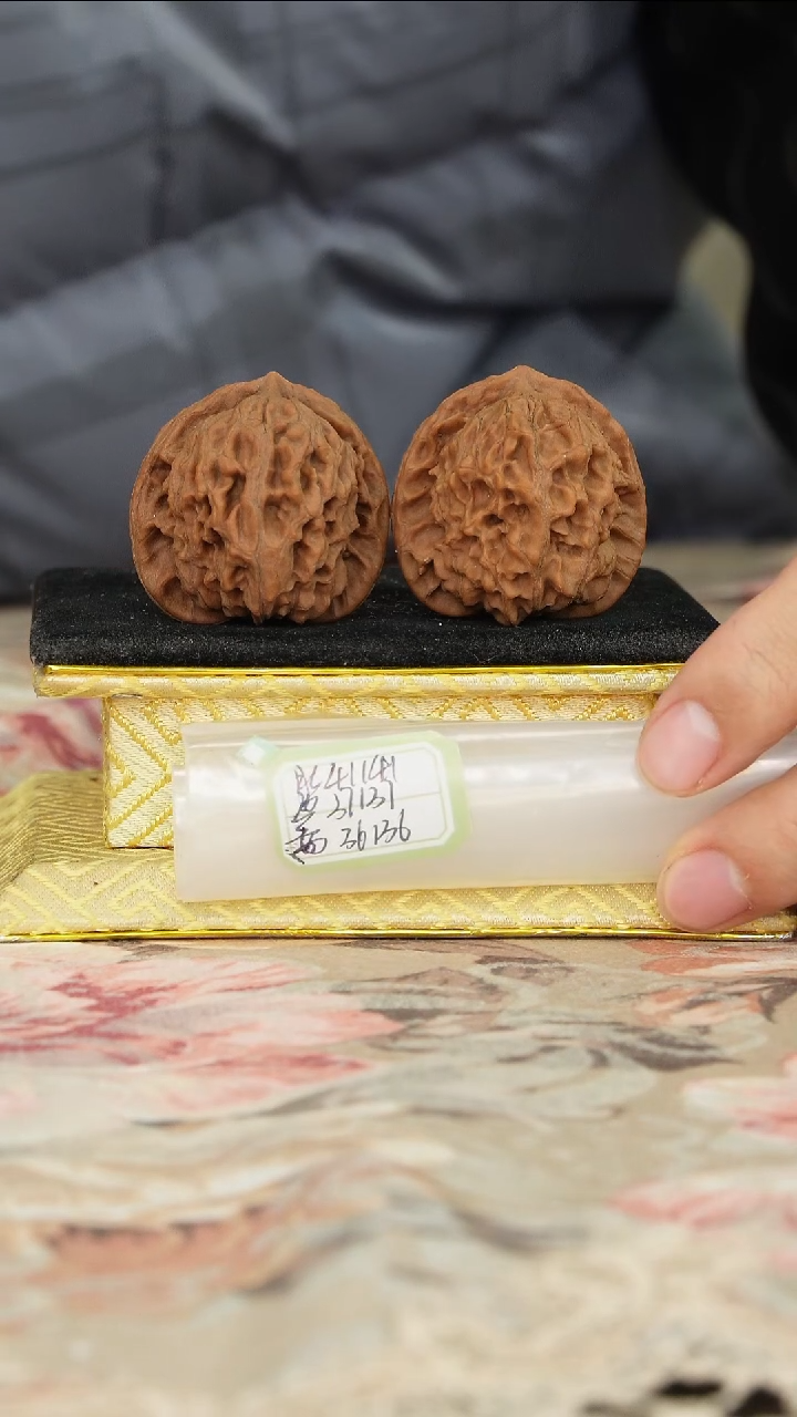 【闪购商品】文玩核桃把件非嫁接元宝