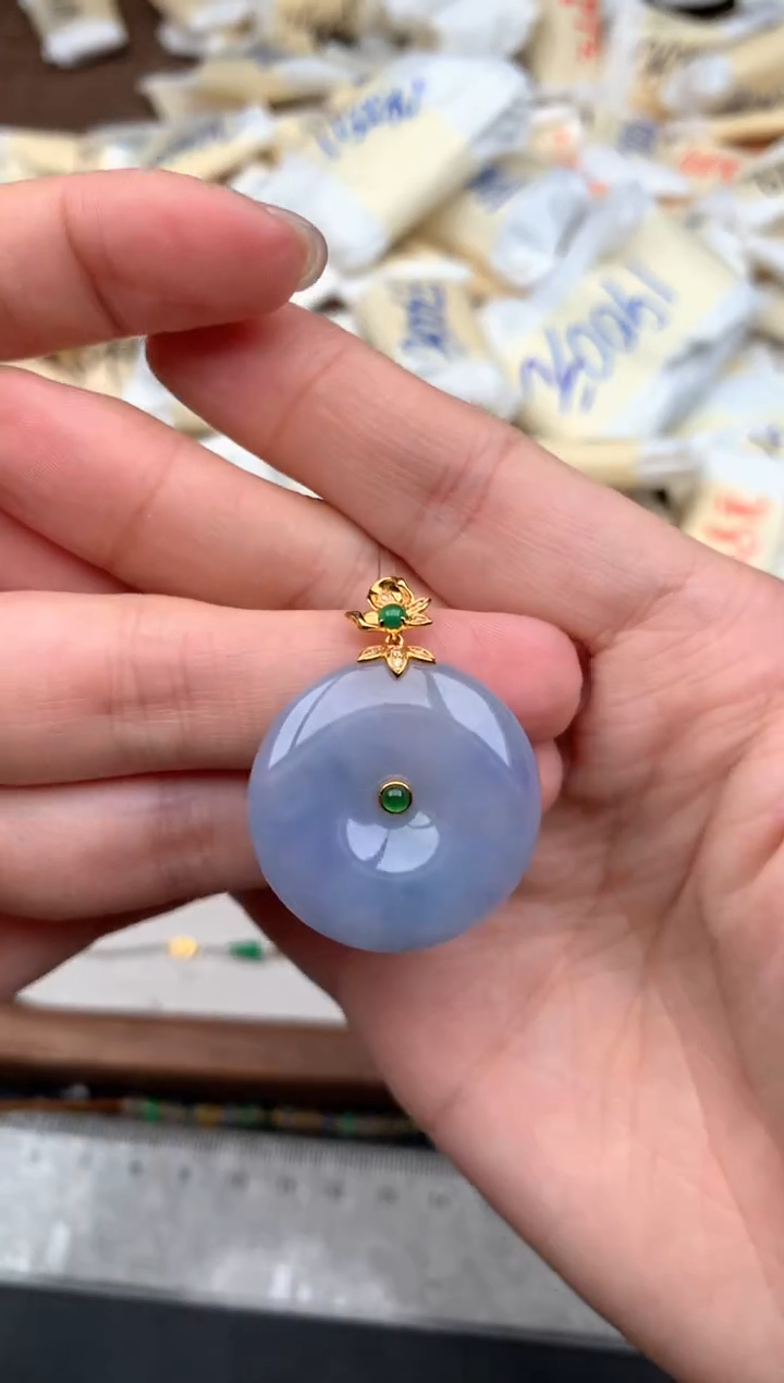 18K金镶嵌挂件翡翠1