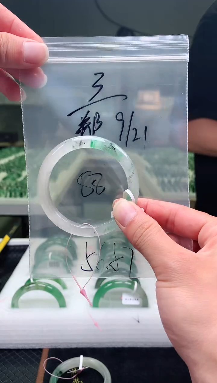 未镶嵌非洲翠手镯石英质玉非洲翠手镯56-57圈口3号