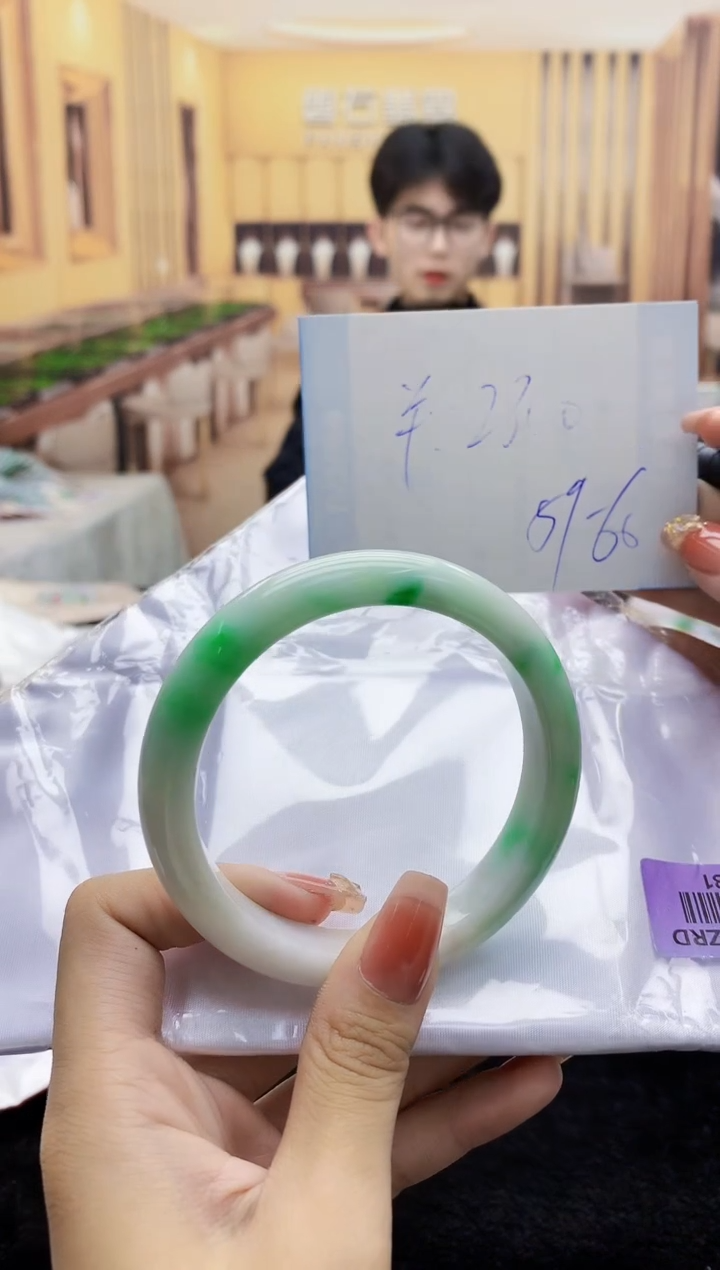 【闪购商品】翡翠手镯未镶嵌   H68-81