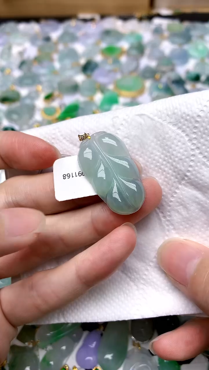 颈饰18K金镶嵌翡翠天然A货翡翠