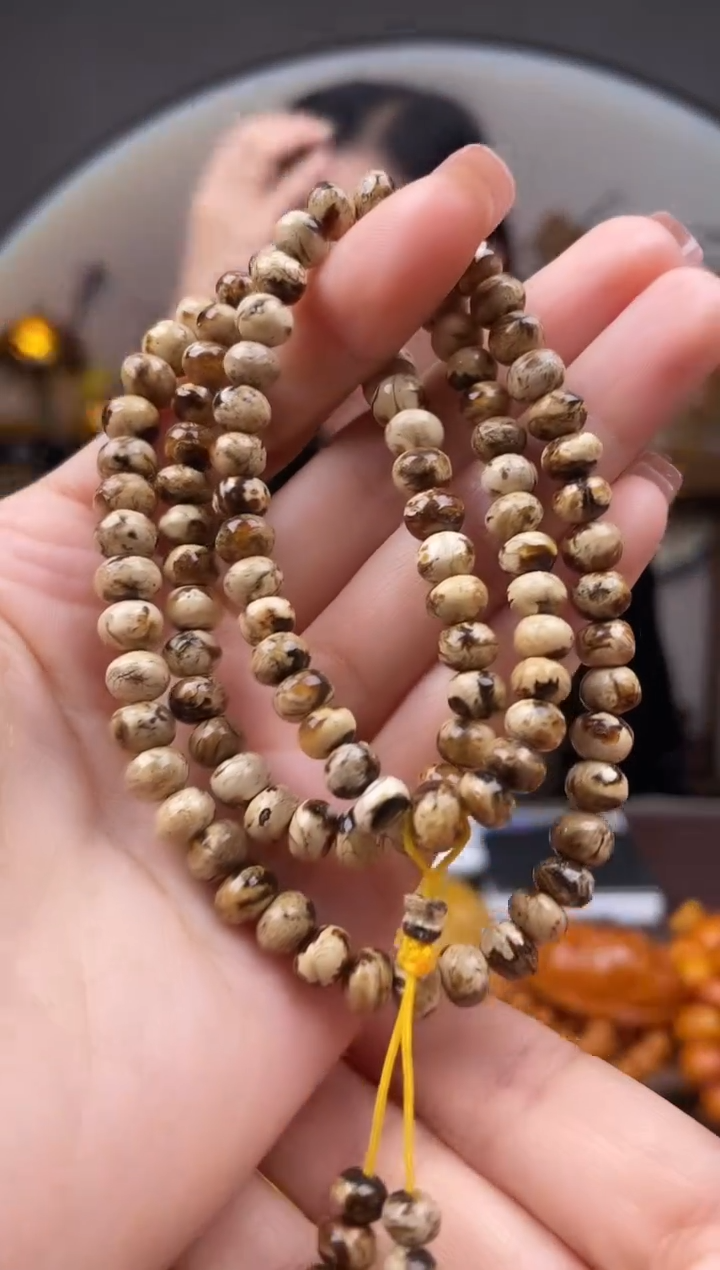 【闪购商品】琥珀裸石未镶嵌首饰 假1赔4 （多样性发货1件