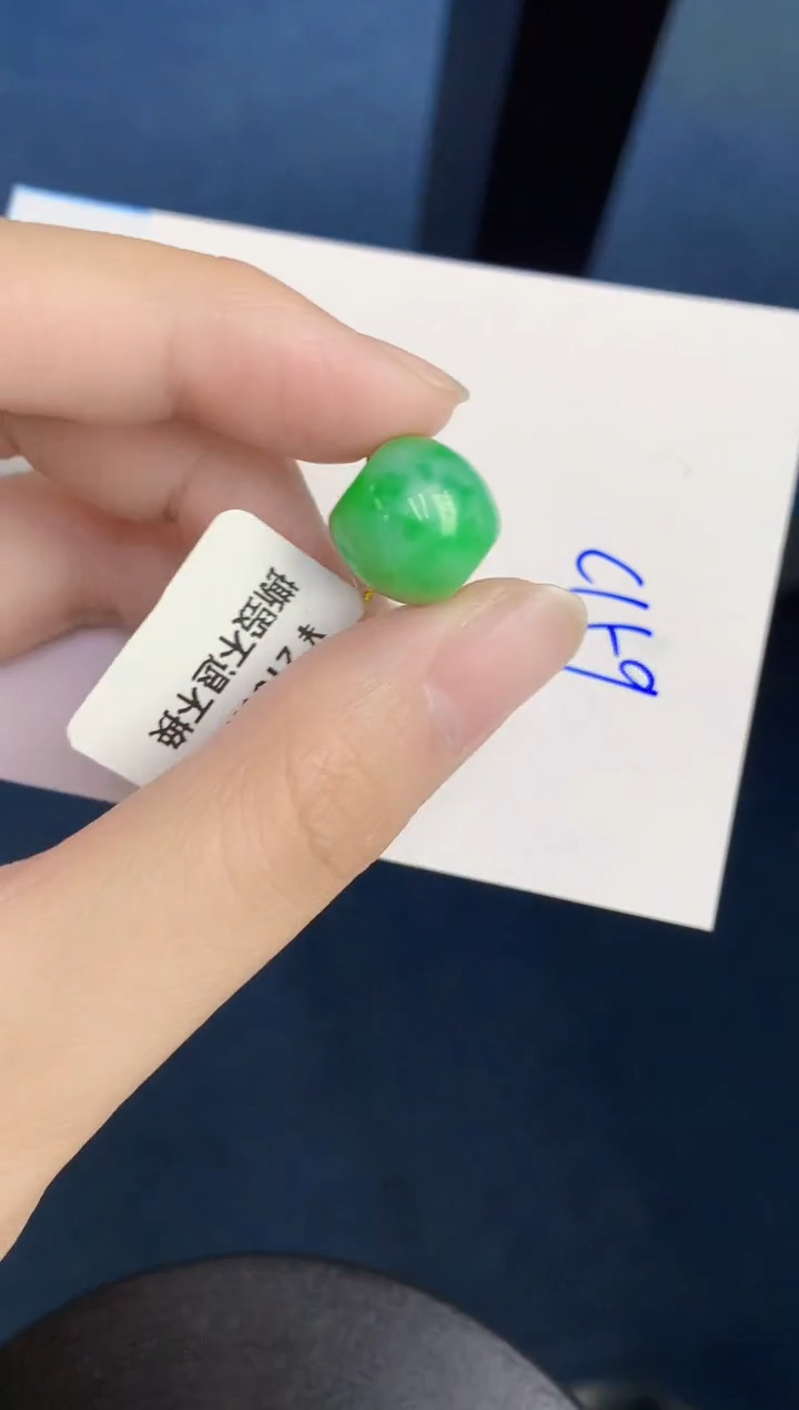 翡翠未镶嵌颈饰000000000