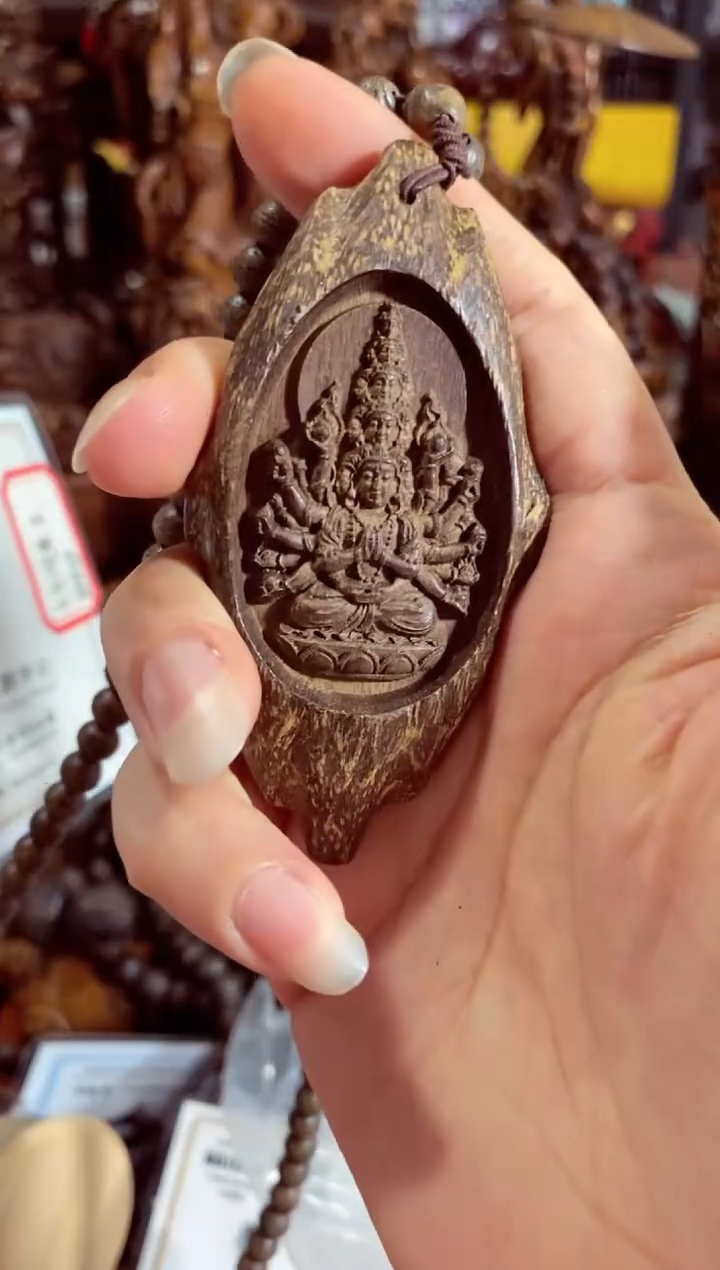 【闪购商品】木中之王生肖牌千手观音