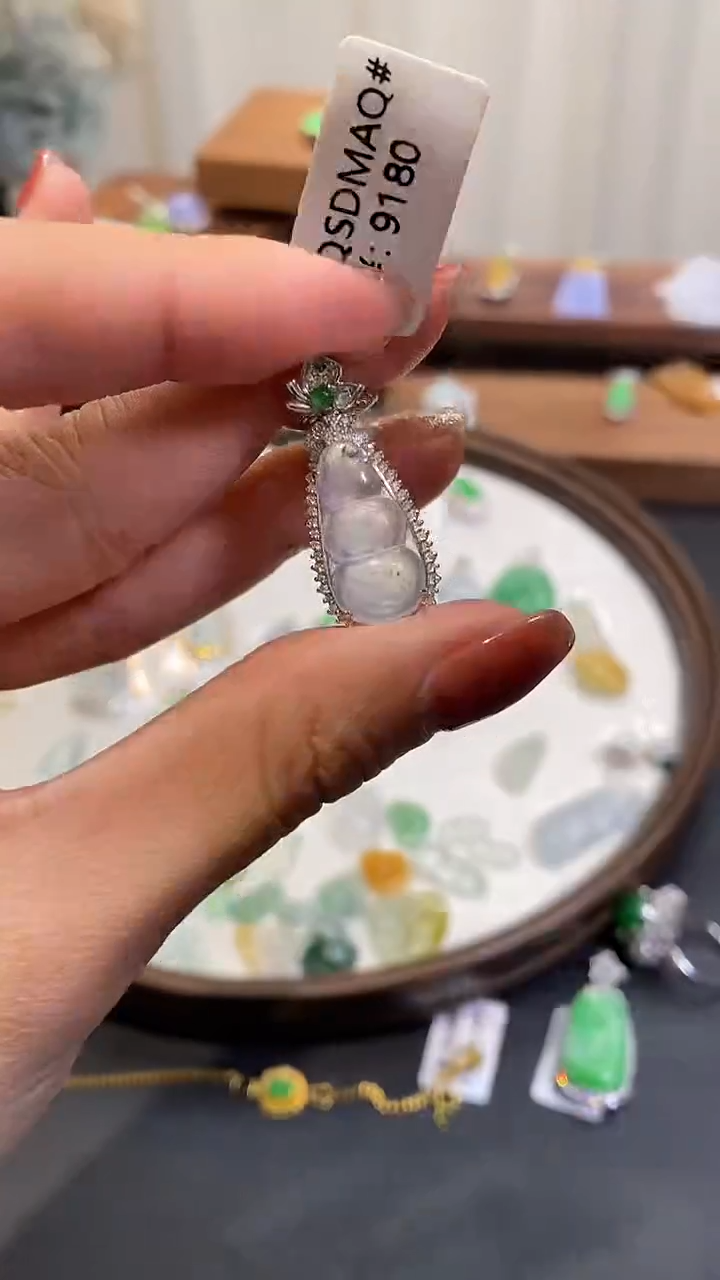 【闪购商品】翡翠颈饰18K金镶嵌豆子