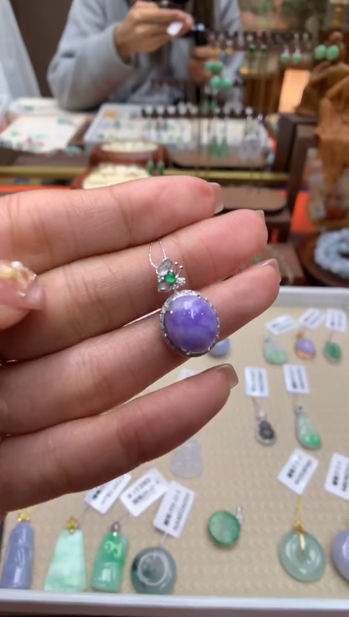 【闪购商品】翡翠颈饰18K金镶嵌蛋面