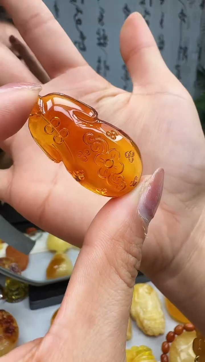 【闪购商品】琥珀裸石未镶嵌挂坠