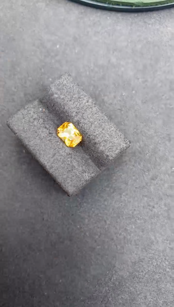 【闪购商品】彩色蓝宝石裸石未镶嵌1.5ct黄蓝宝