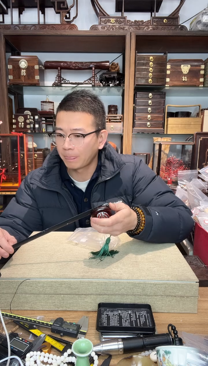 乌木类书架酒**郁937大红酸枝嵌景泰蓝开茶盘25*3 红色九色鹿