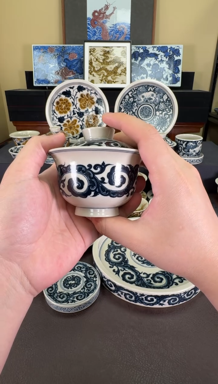 【闪购商品】二号釉卷草纹盖碗