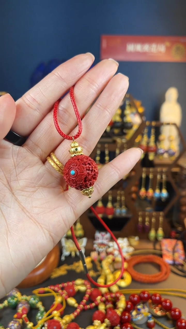 【闪购商品】红红满雕工设计师款吊坠