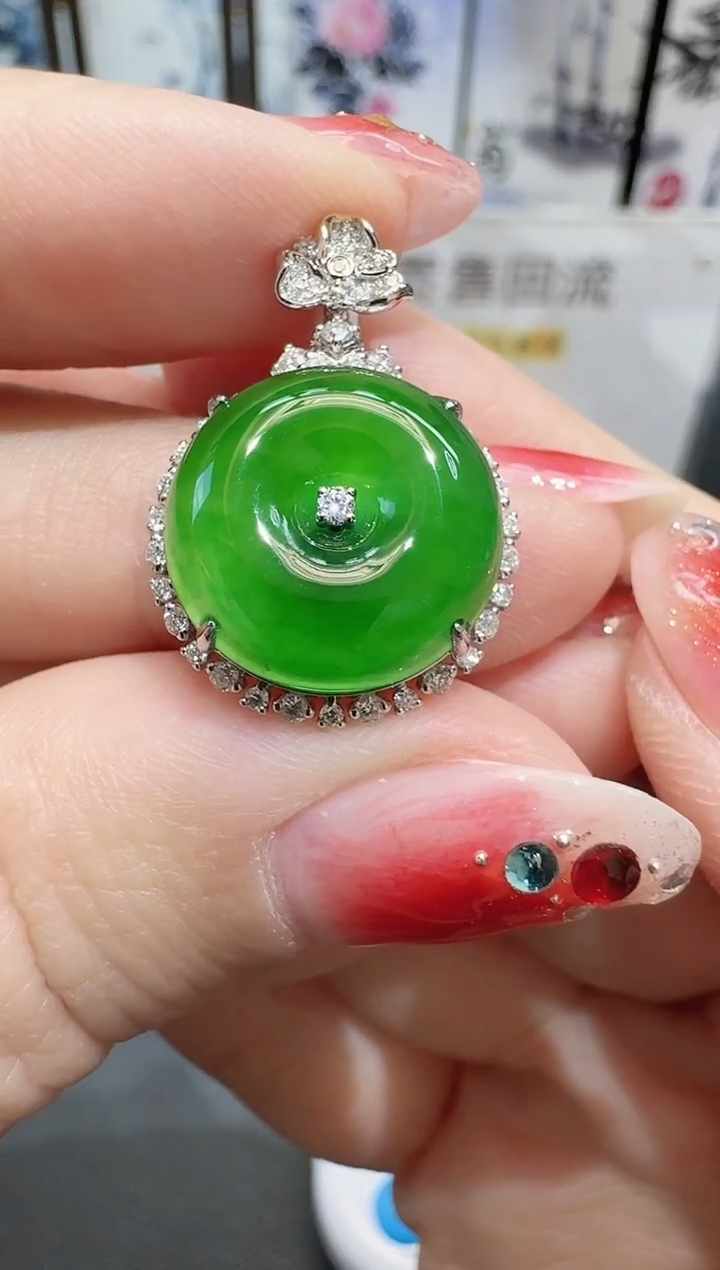 颈饰18K金镶嵌翡翠果*寄售回流，24小时鉴赏期