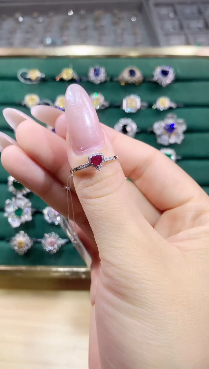 铂Pt950镶嵌戒指红宝石戒指