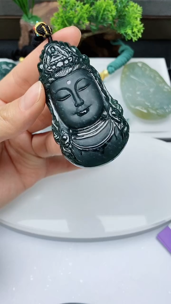 【闪购商品】翡翠颈饰未镶嵌         