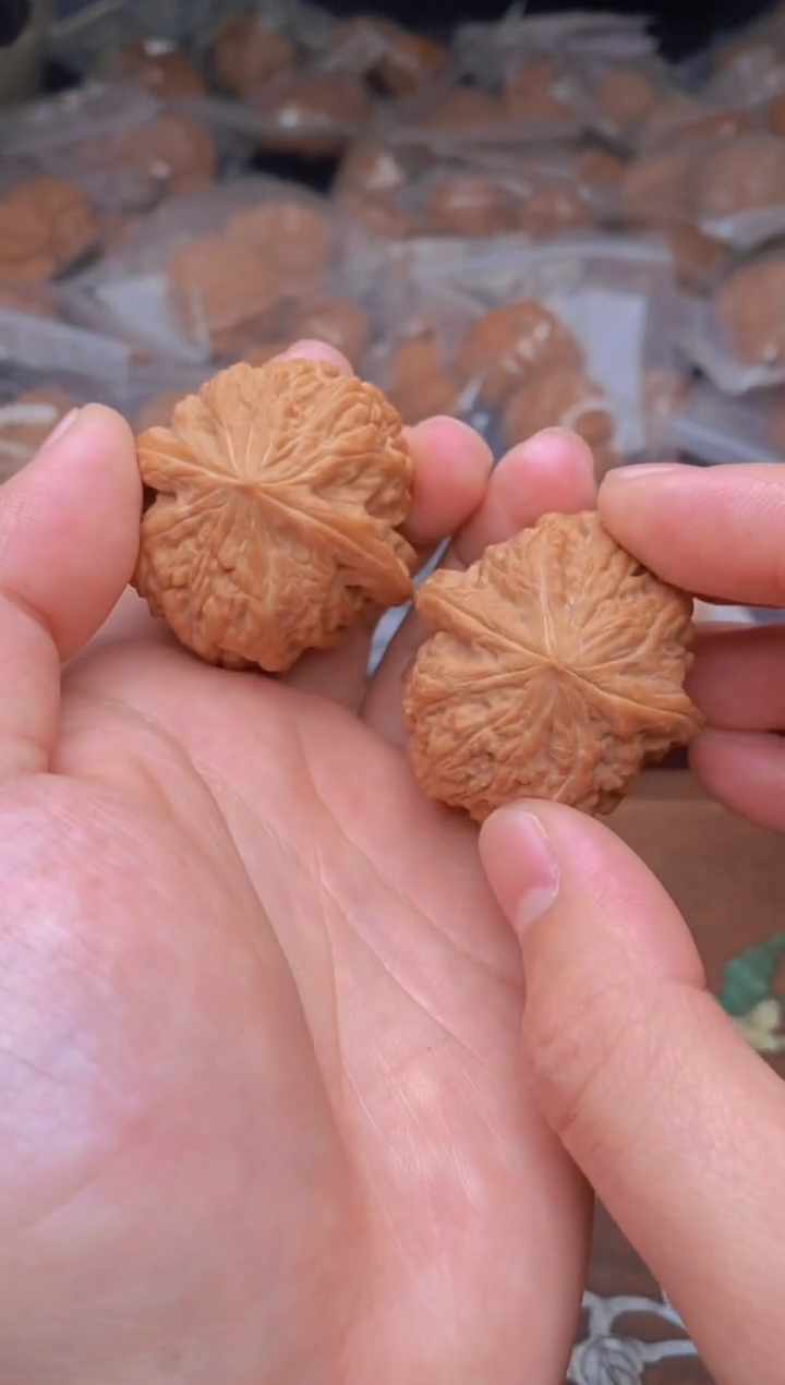 【闪购商品】文玩核桃把件G30号39尺凹底