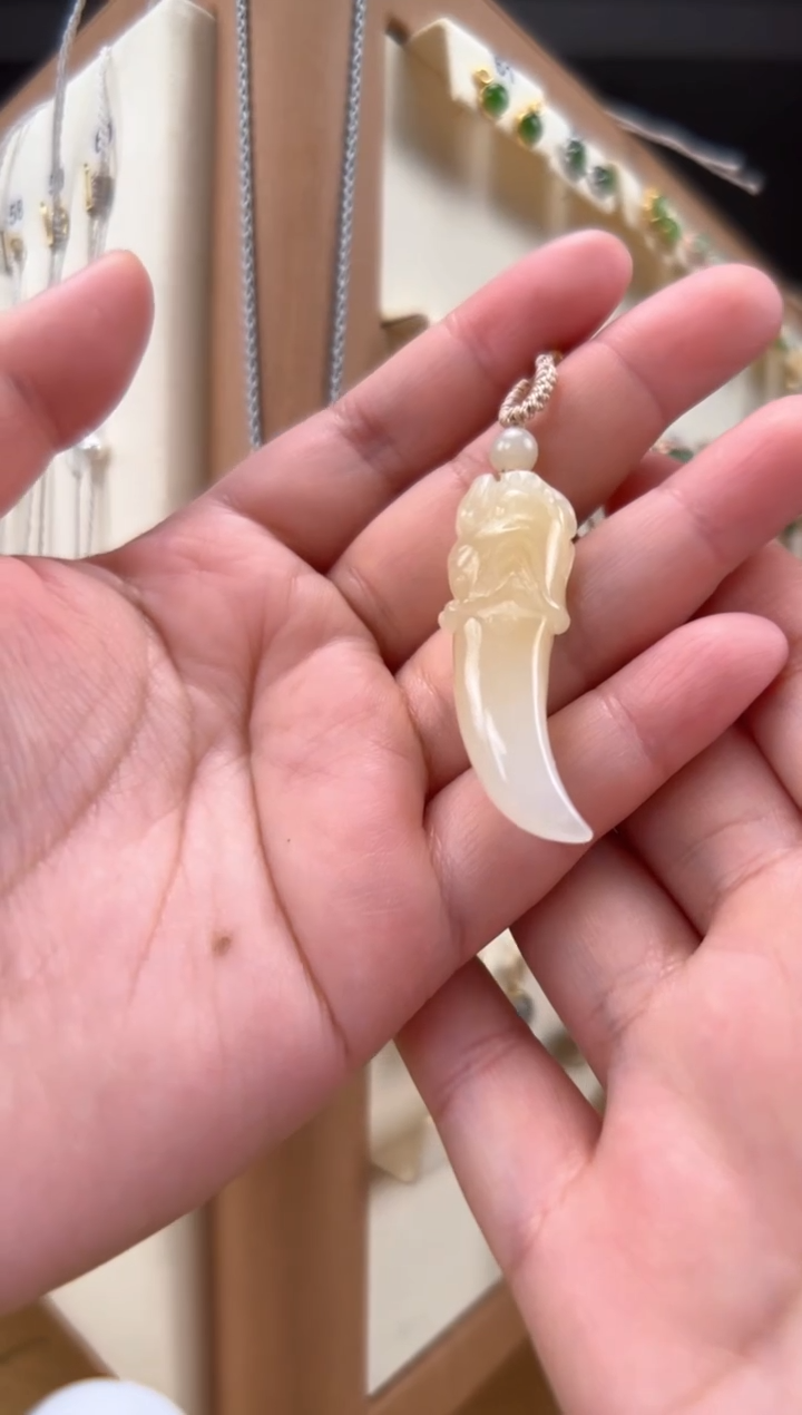 【闪购商品】和田玉颈饰未镶嵌龙牙吊坠