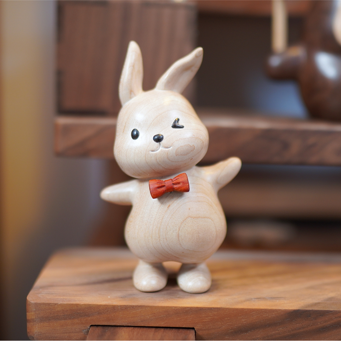 由物喜/可爱的小兔纸开心舞蹈的兔子创意可爱原木桌面摆件礼物
