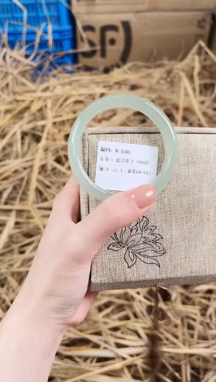 未镶嵌手镯石英质玉D1505