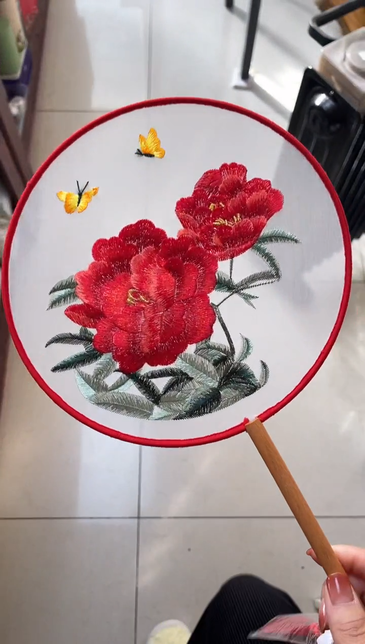 【闪购商品】刺绣红色花朵刺绣扇子