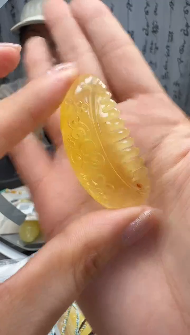 裸石琥珀未镶嵌如图