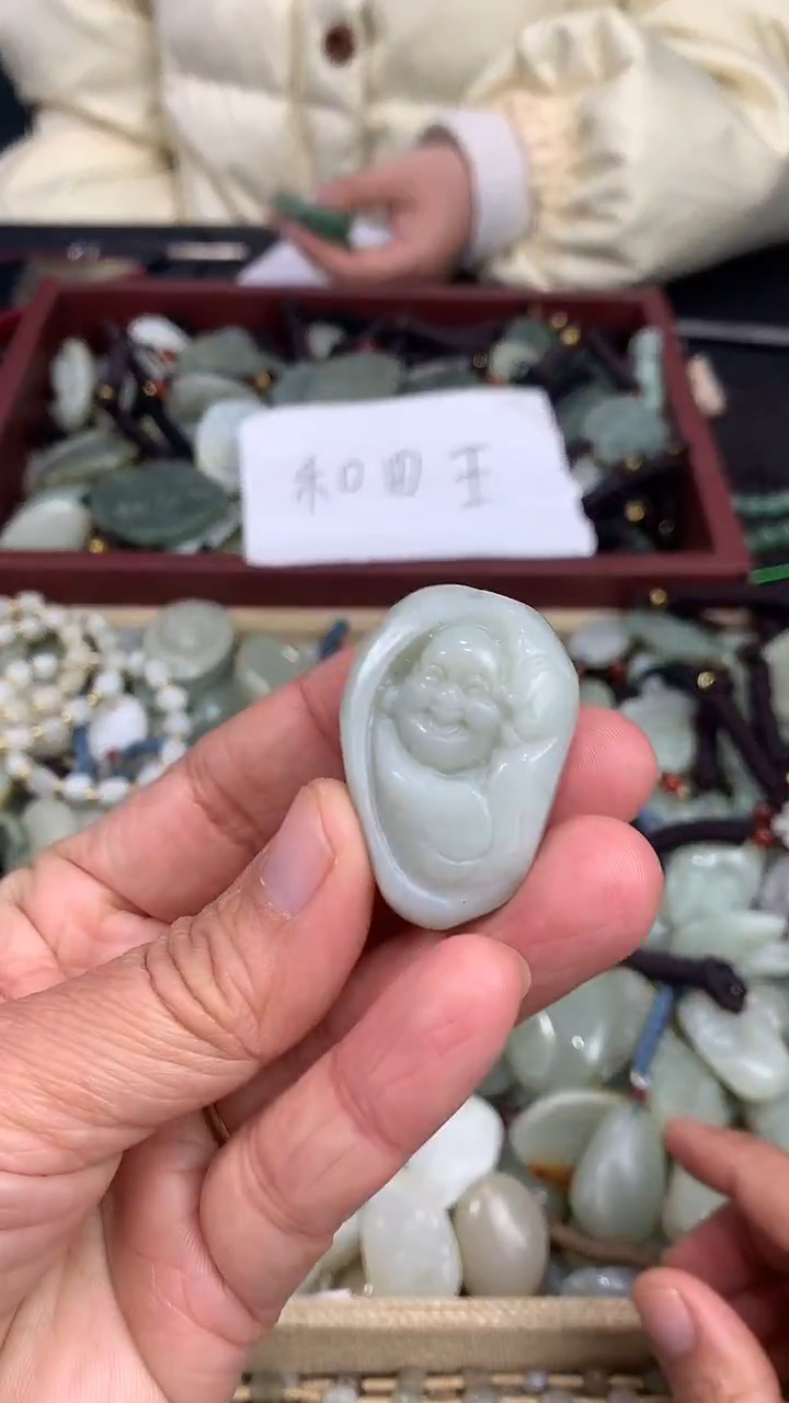 颈饰银S925镀金镶嵌和田玉（多样性发一件）没有证书有瑕