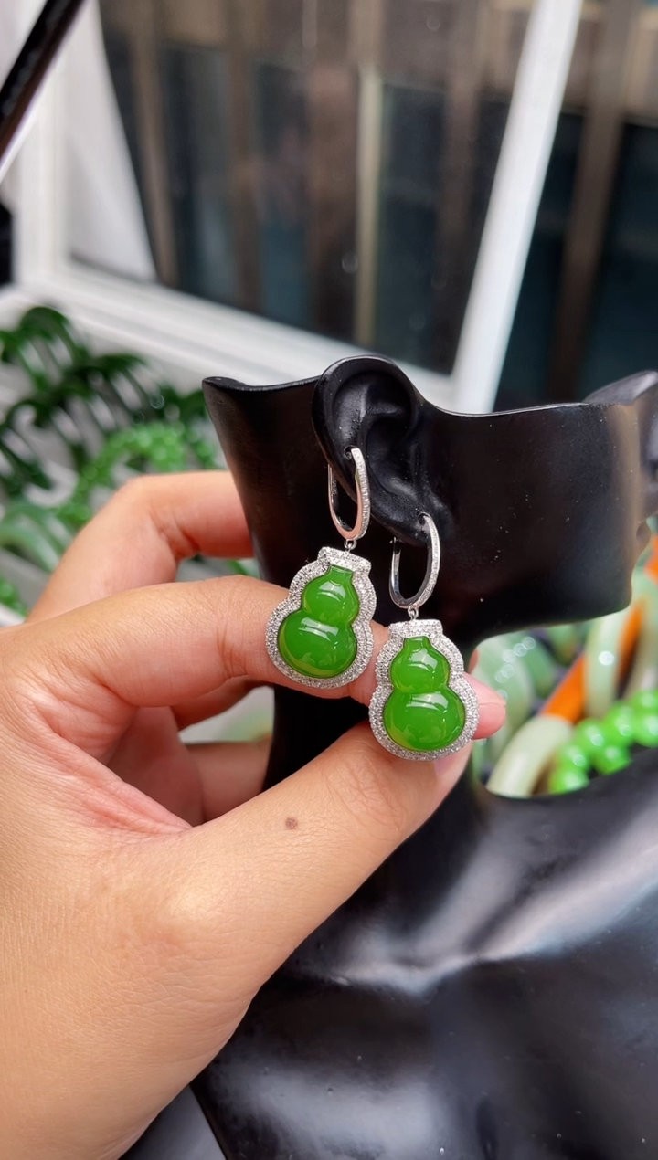 【闪购商品】和田玉耳坠18K金镶嵌苹果绿葫芦耳坠一对