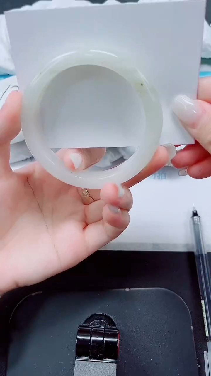 石英质玉手镯未镶嵌144/58.4