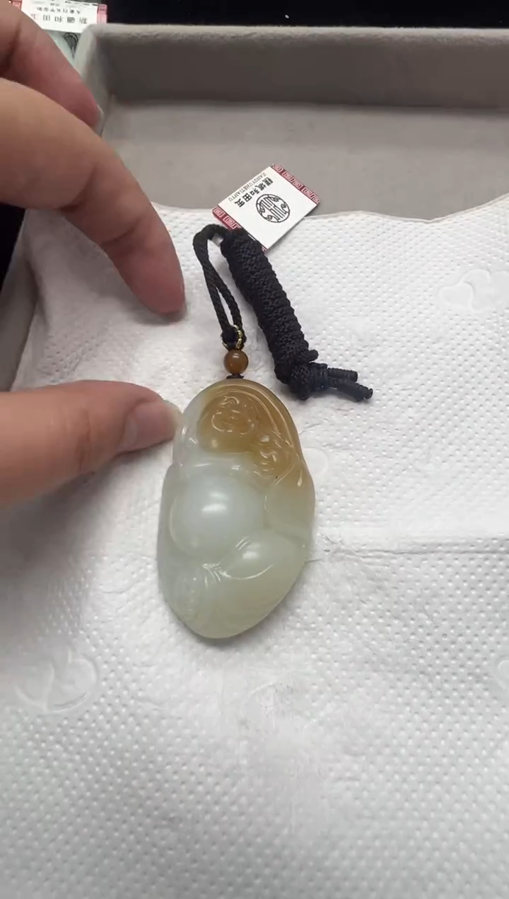 吊坠(赠链)未镶嵌和田玉金山糖白挂件